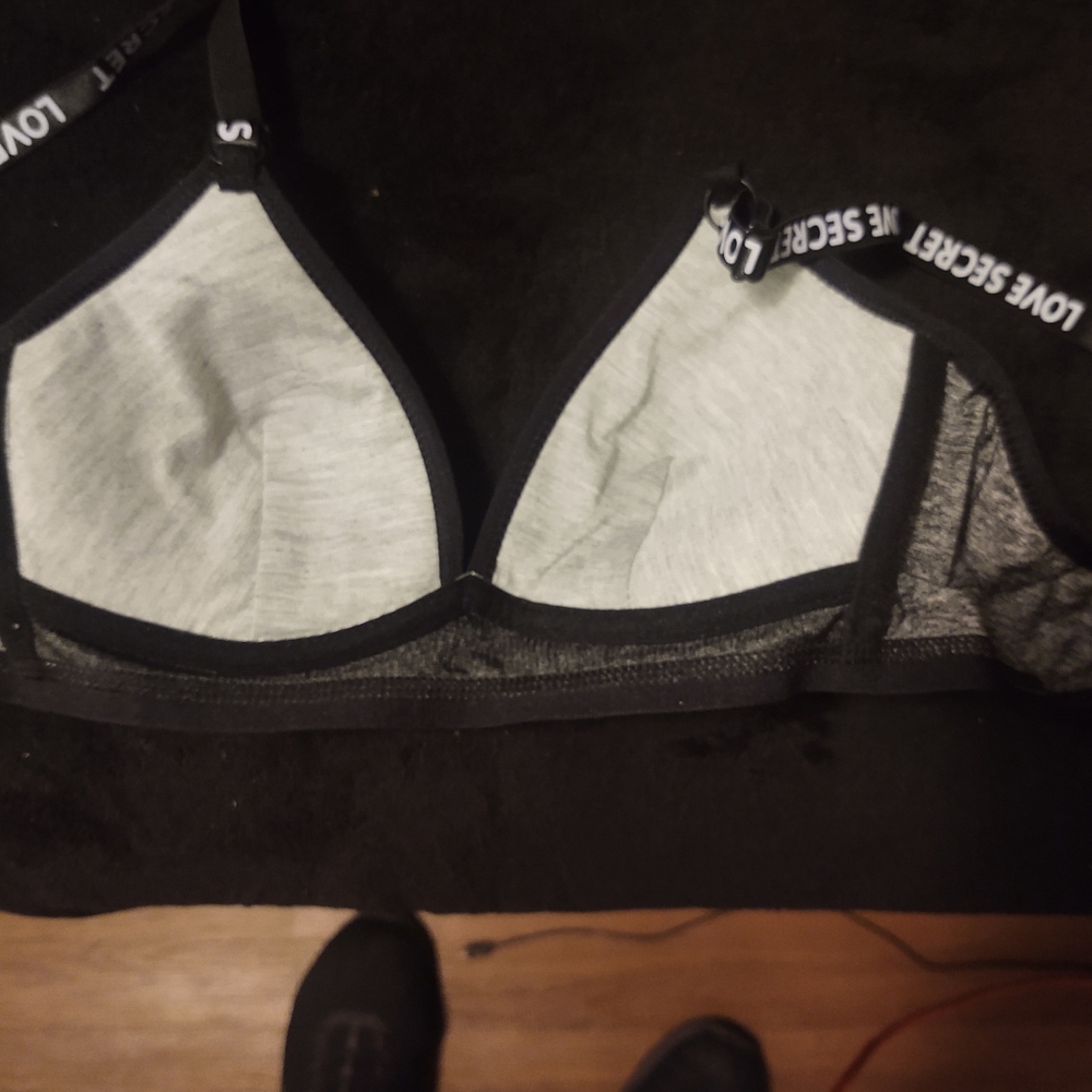 Bras - Picture 2 of 4